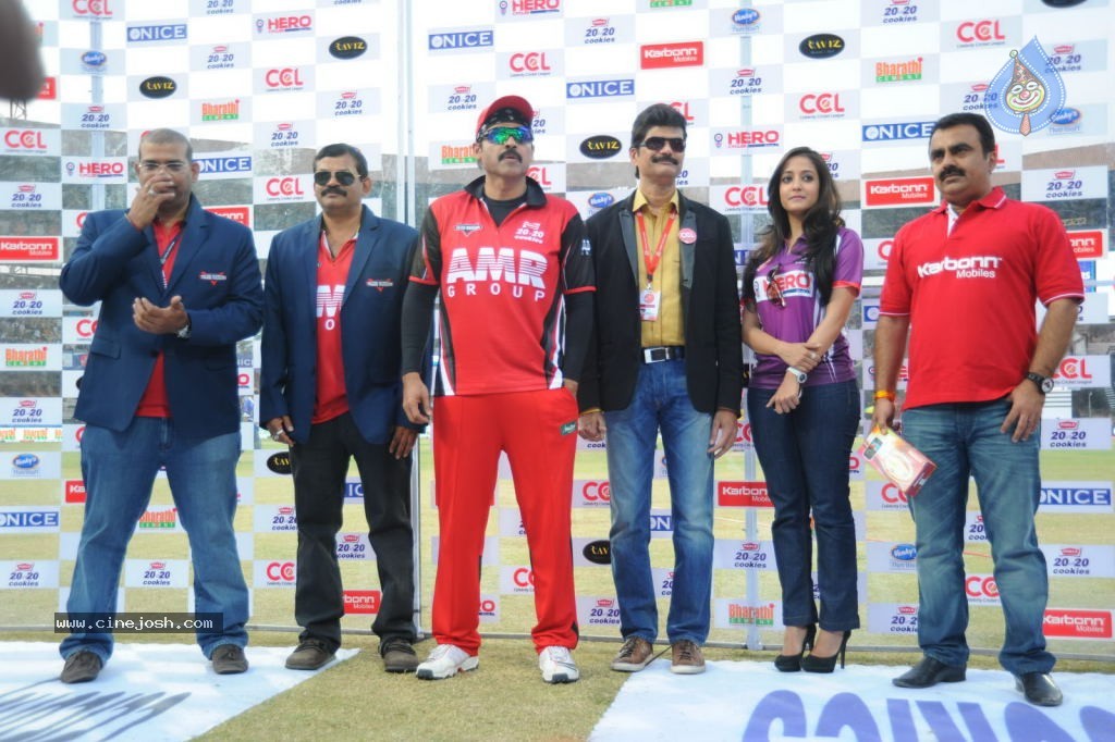 Telugu Warriors VS Bengal Tigers Match - 76 / 141 photos