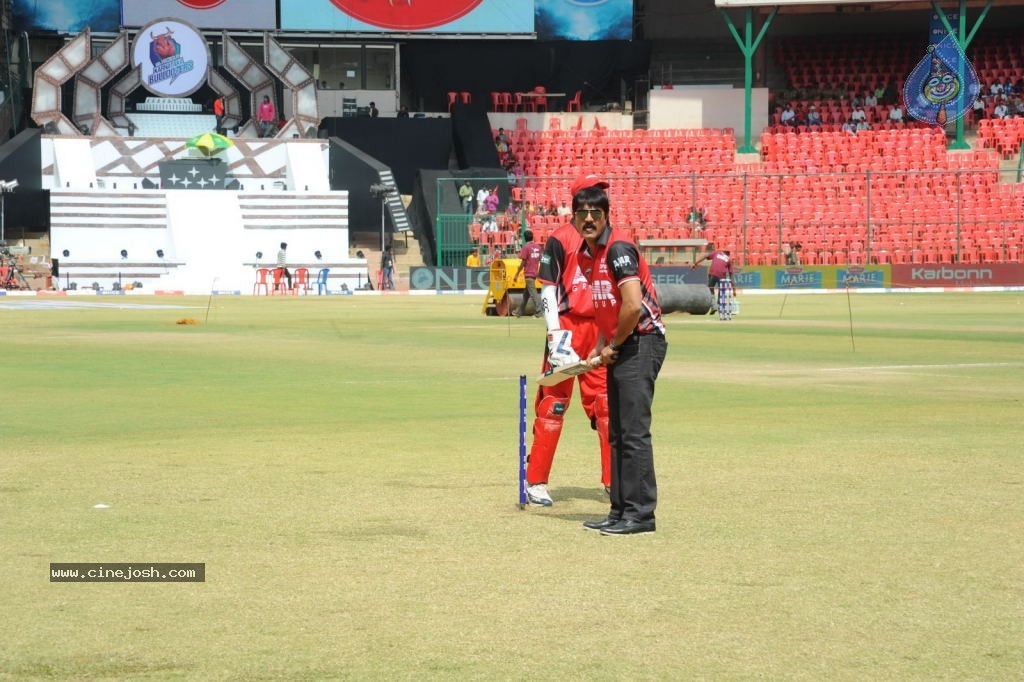 Telugu Warriors VS Bengal Tigers Match - 78 / 141 photos