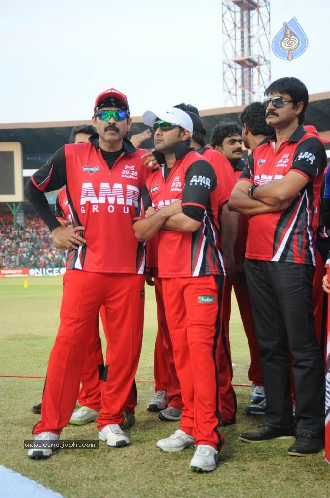 Telugu Warriors VS Bengal Tigers Match - 81 / 141 photos
