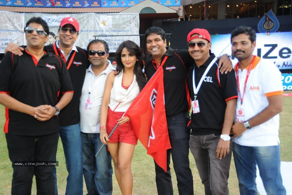 Telugu Warriors VS Bengal Tigers Match - 87 / 141 photos