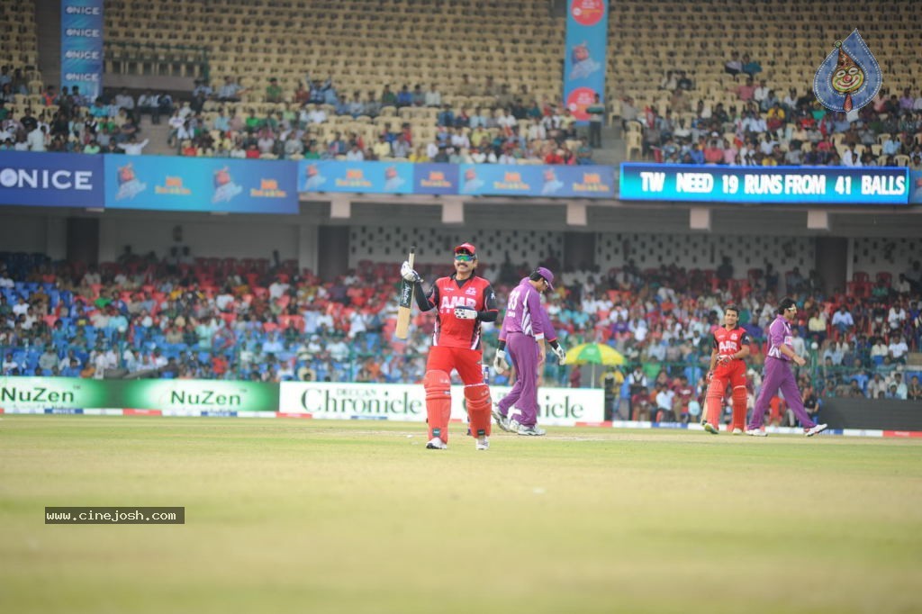 Telugu Warriors VS Bengal Tigers Match - 89 / 141 photos