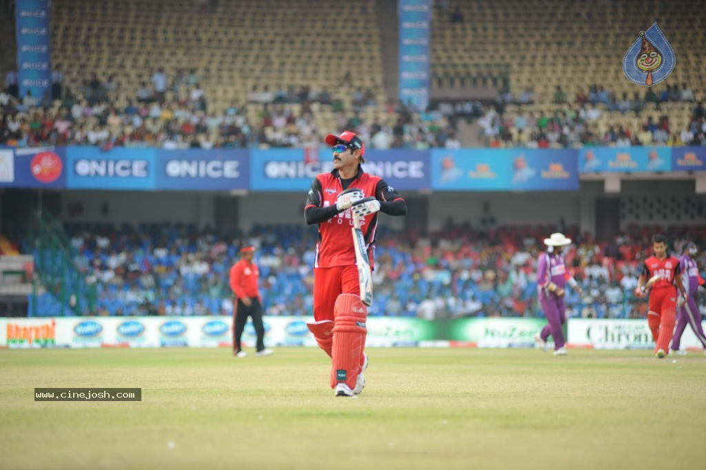 Telugu Warriors VS Bengal Tigers Match - 96 / 141 photos