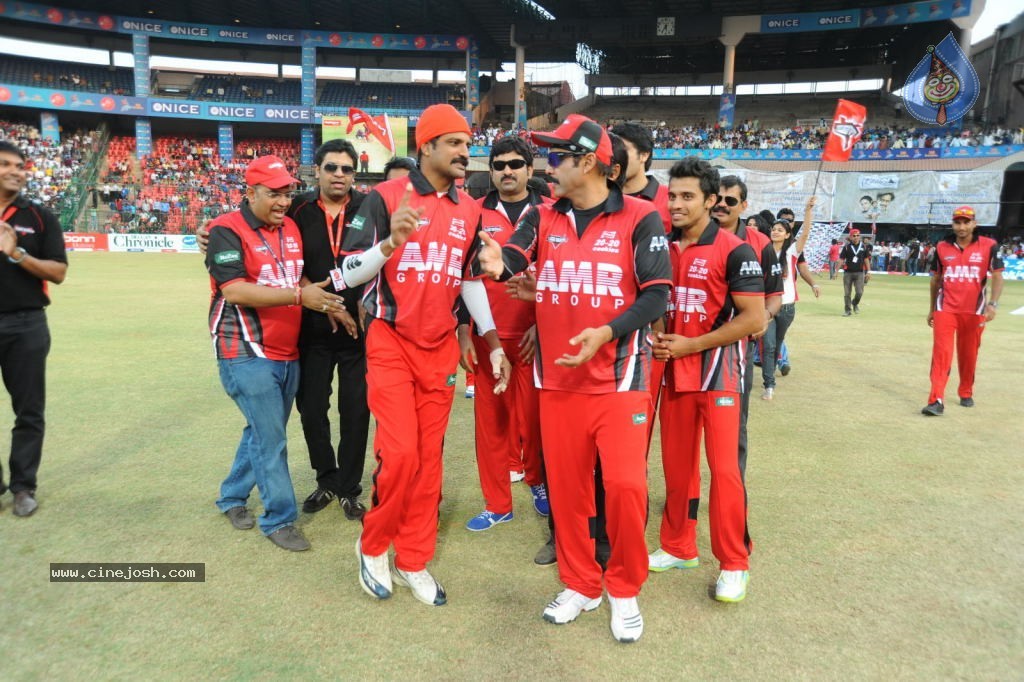 Telugu Warriors VS Bengal Tigers Match - 99 / 141 photos