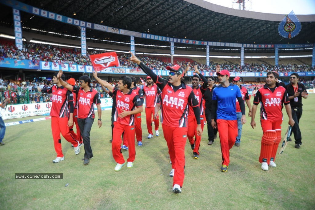 Telugu Warriors VS Bengal Tigers Match - 100 / 141 photos