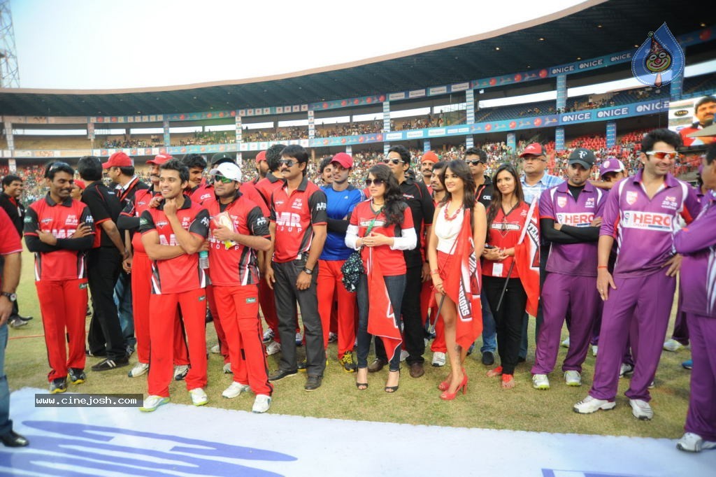 Telugu Warriors VS Bengal Tigers Match - 101 / 141 photos