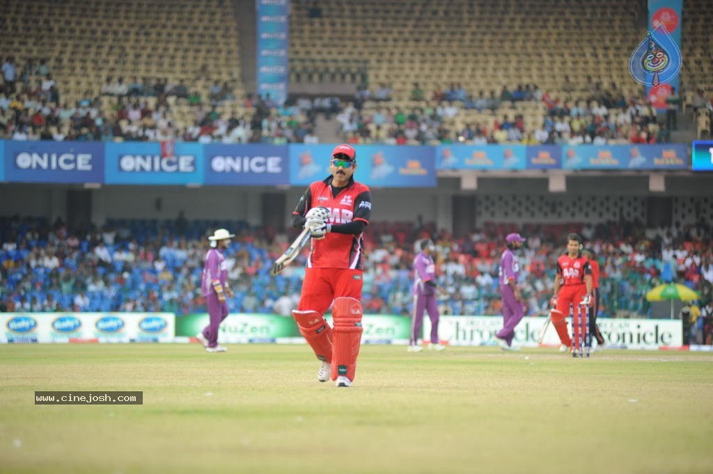 Telugu Warriors VS Bengal Tigers Match - 129 / 141 photos