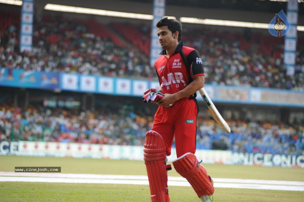 Telugu Warriors VS Bengal Tigers Match - 138 / 141 photos