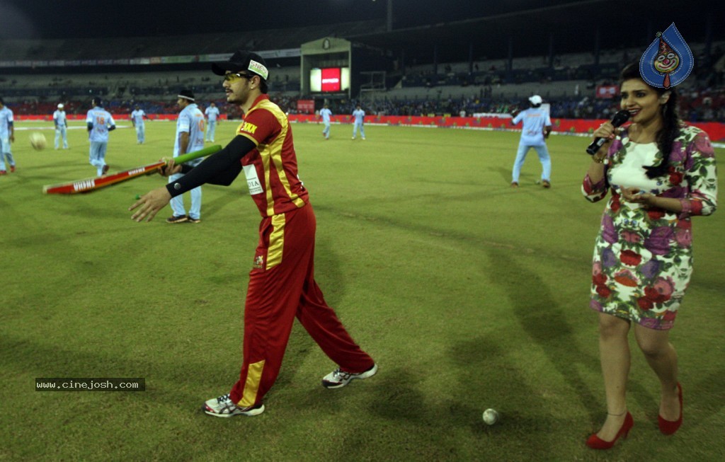 Telugu Warriors Vs Bhojpuri Dabanggs Match Photos - 2 / 77 photos
