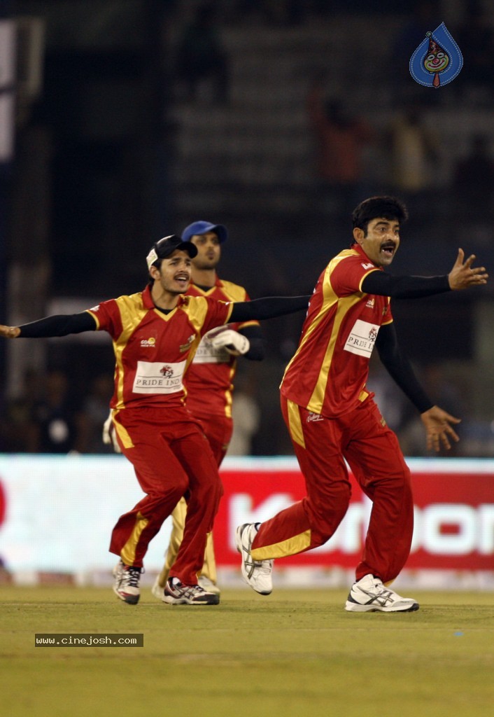 Telugu Warriors Vs Bhojpuri Dabanggs Match Photos - 3 / 77 photos