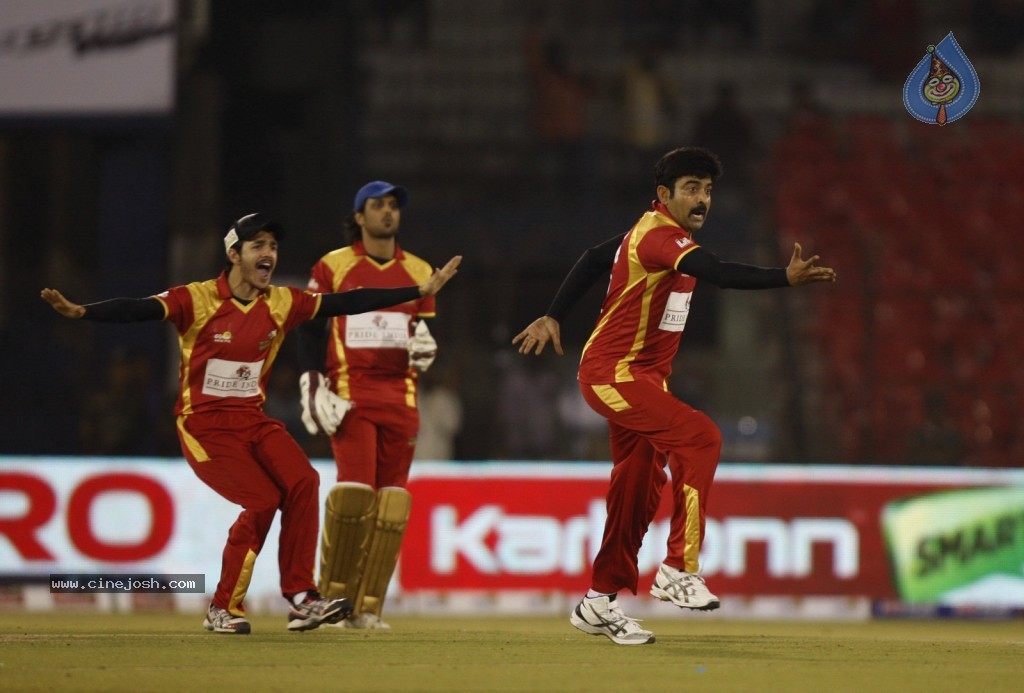 Telugu Warriors Vs Bhojpuri Dabanggs Match Photos - 5 / 77 photos