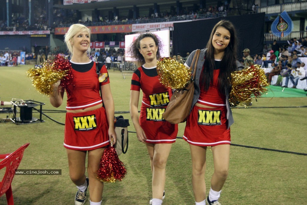 Telugu Warriors Vs Bhojpuri Dabanggs Match Photos - 19 / 77 photos