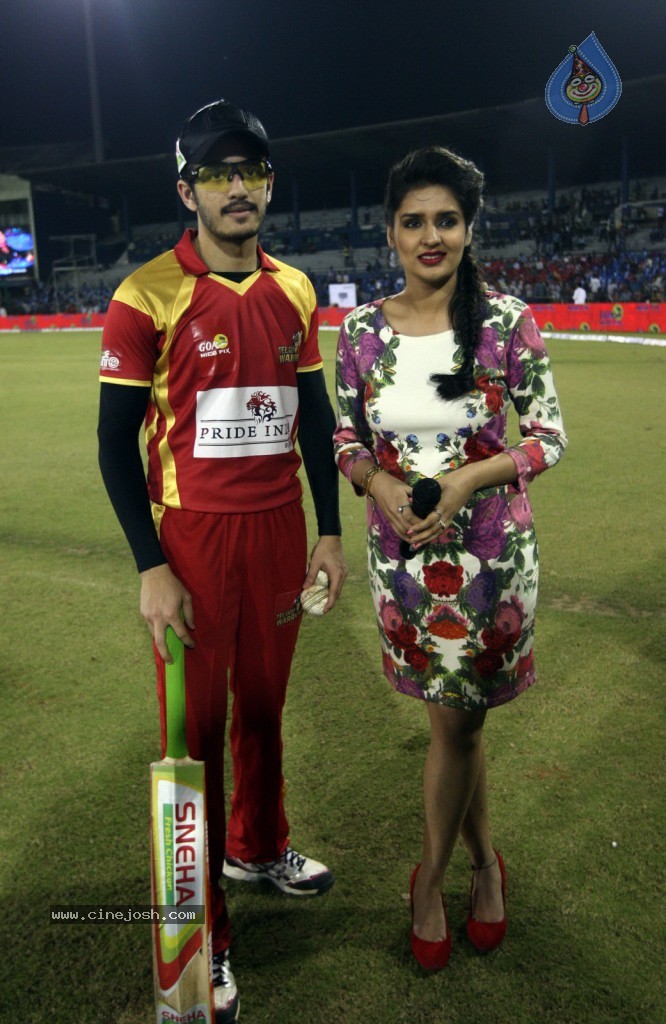 Telugu Warriors Vs Bhojpuri Dabanggs Match Photos - 20 / 77 photos