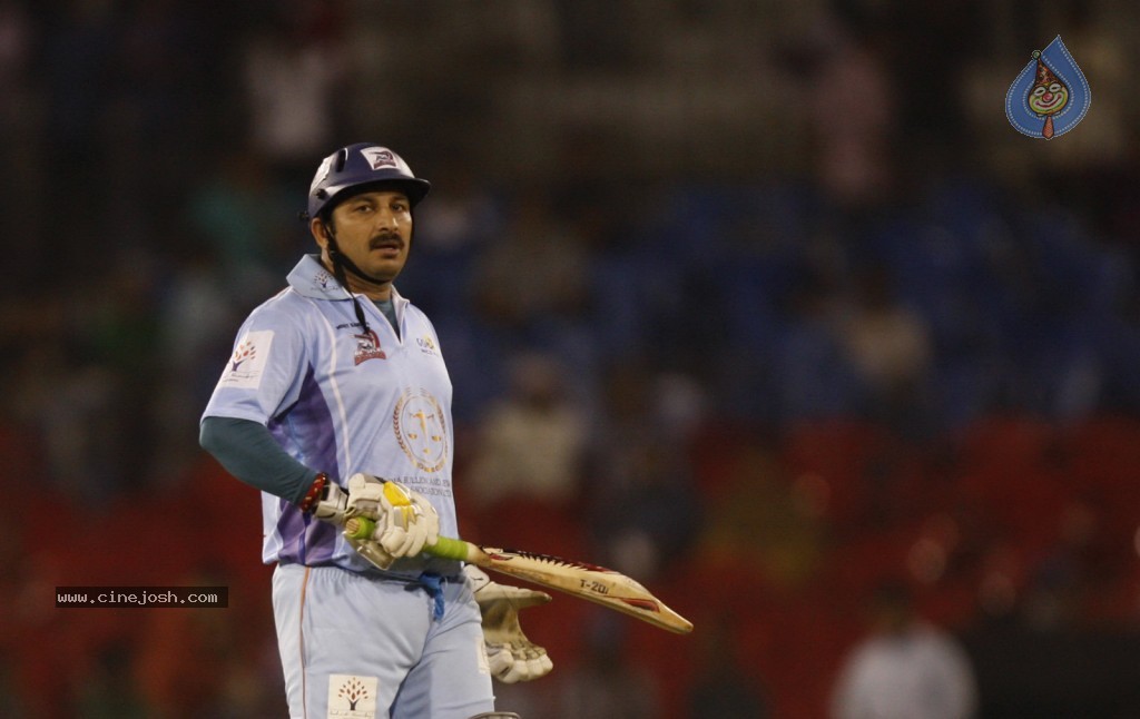 Telugu Warriors Vs Bhojpuri Dabanggs Match Photos - 27 / 77 photos
