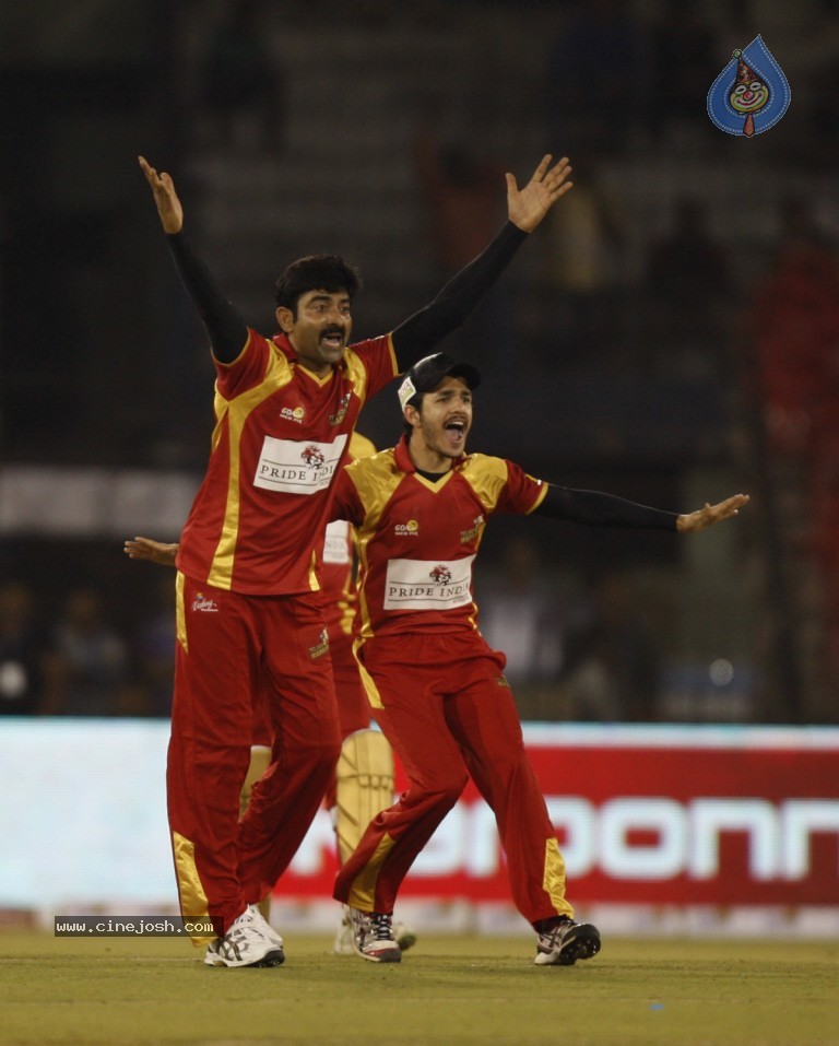 Telugu Warriors Vs Bhojpuri Dabanggs Match Photos - 31 / 77 photos