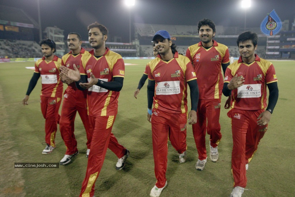 Telugu Warriors Vs Bhojpuri Dabanggs Match Photos - 41 / 77 photos