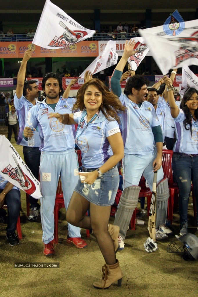 Telugu Warriors Vs Bhojpuri Dabanggs Match Photos - 42 / 77 photos