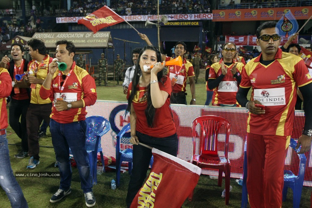 Telugu Warriors Vs Bhojpuri Dabanggs Match Photos - 47 / 77 photos
