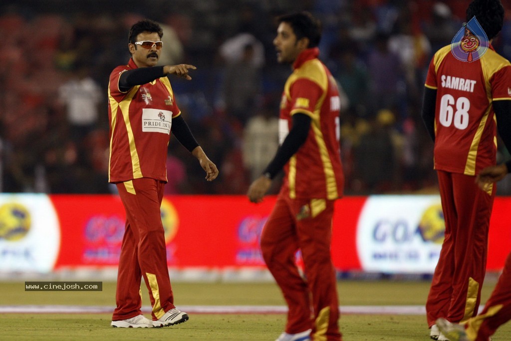 Telugu Warriors Vs Bhojpuri Dabanggs Match Photos - 50 / 77 photos
