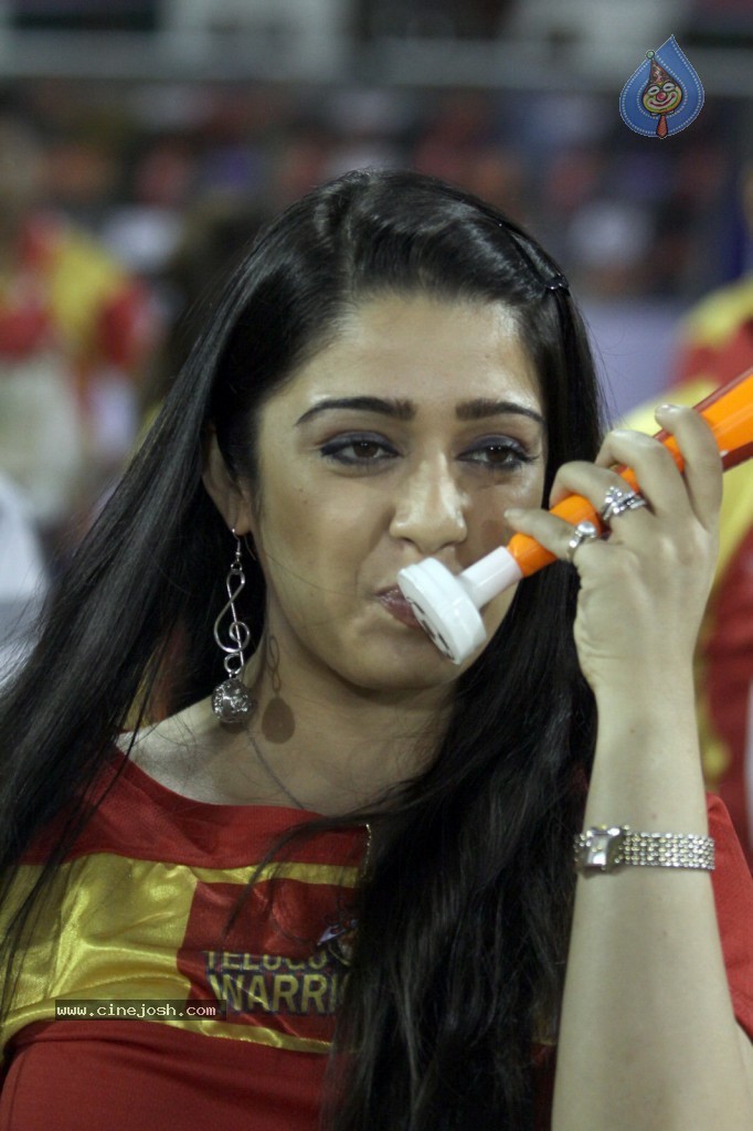 Telugu Warriors Vs Bhojpuri Dabanggs Match Photos - 53 / 77 photos