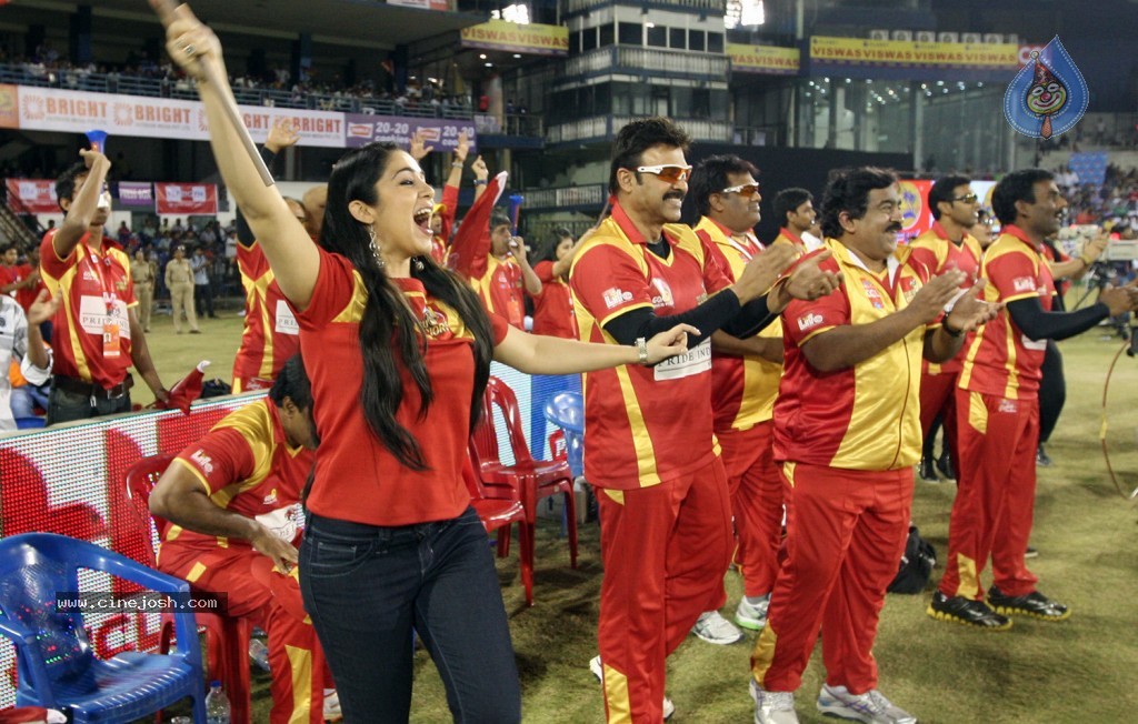 Telugu Warriors Vs Bhojpuri Dabanggs Match Photos - 61 / 77 photos