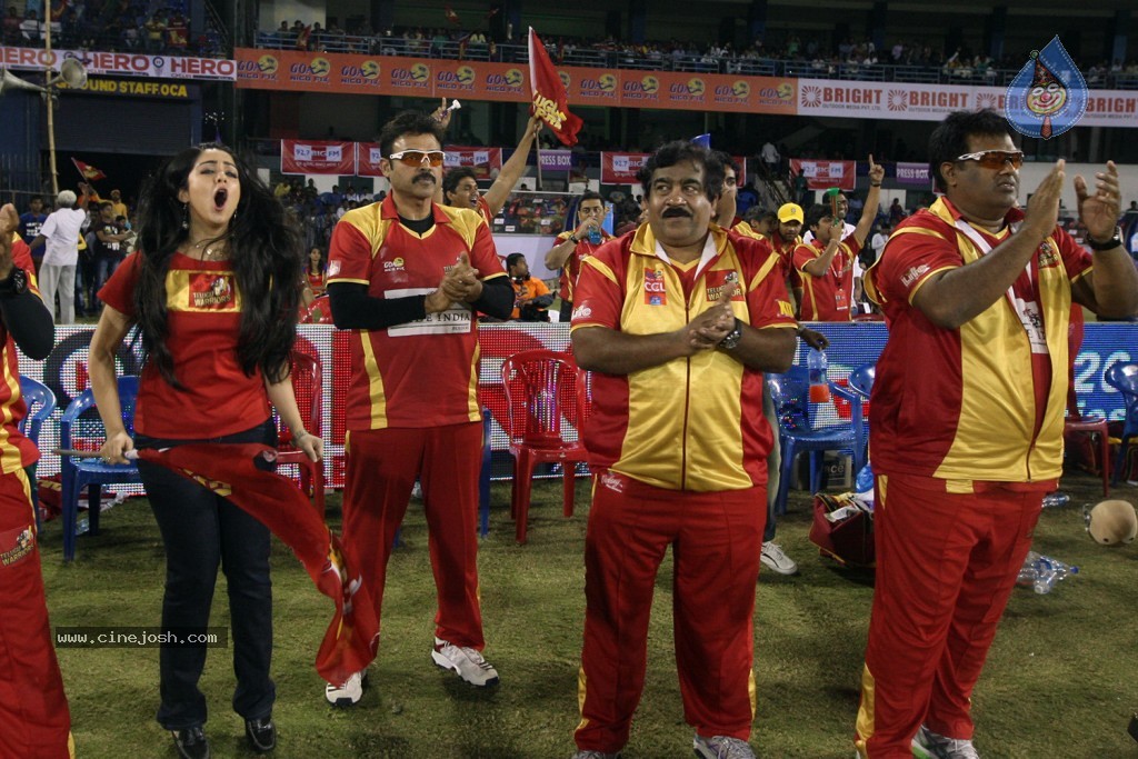Telugu Warriors Vs Bhojpuri Dabanggs Match Photos - 69 / 77 photos