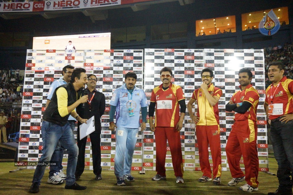 Telugu Warriors Vs Bhojpuri Dabangs Team Photos - 5 / 13 photos
