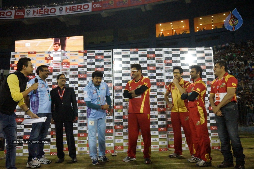 Telugu Warriors Vs Bhojpuri Dabangs Team Photos - 7 / 13 photos