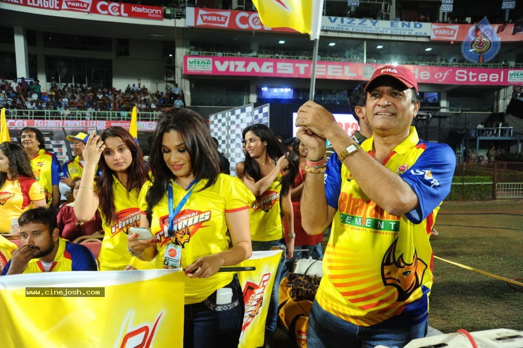 Telugu Warriors VS Chennai Rhinos Match  - 50 / 61 photos