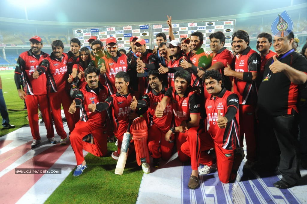 Telugu Warriors VS Chennai Rhinos Match Photos - 10 / 86 photos