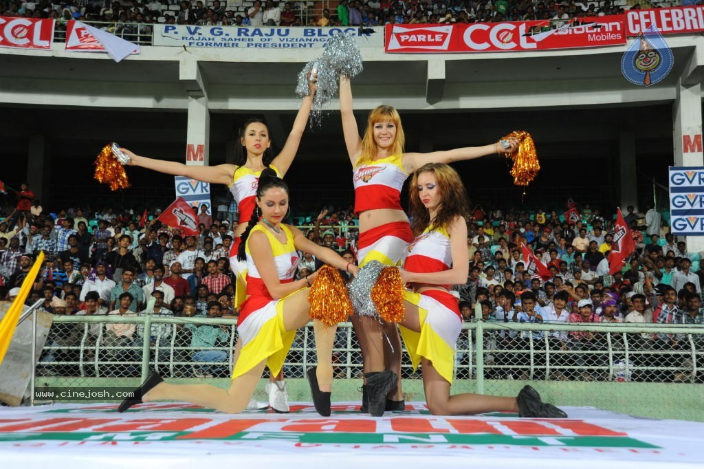 Telugu Warriors VS Chennai Rhinos Match Photos - 12 / 86 photos