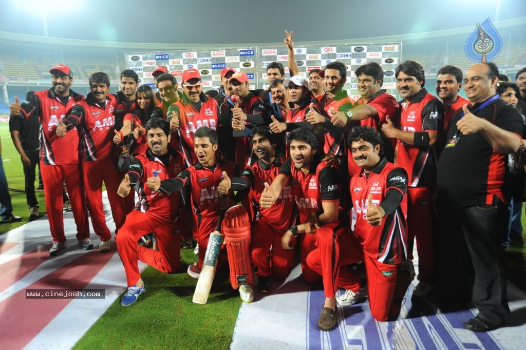 Telugu Warriors VS Chennai Rhinos Match Photos - 15 / 86 photos
