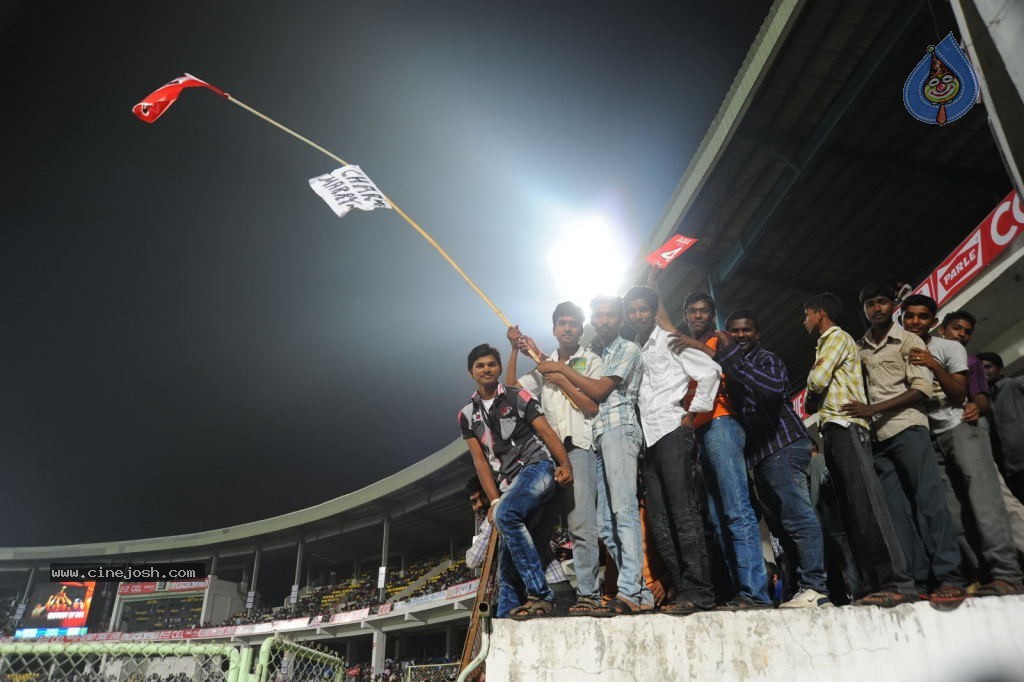 Telugu Warriors VS Chennai Rhinos Match Photos - 27 / 86 photos