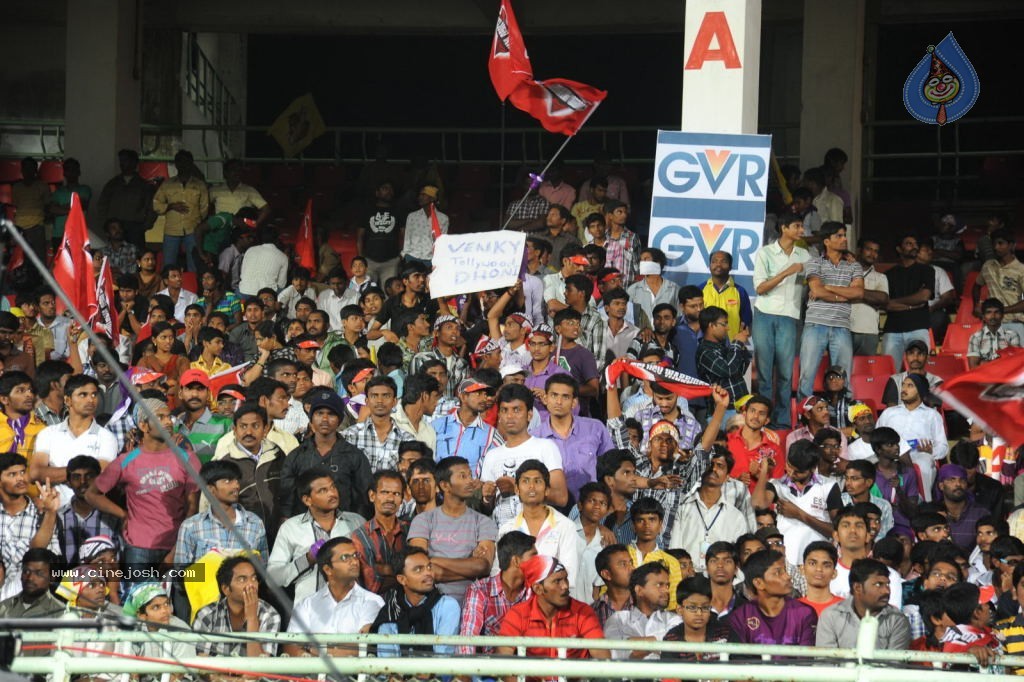 Telugu Warriors VS Chennai Rhinos Match Photos - 30 / 86 photos