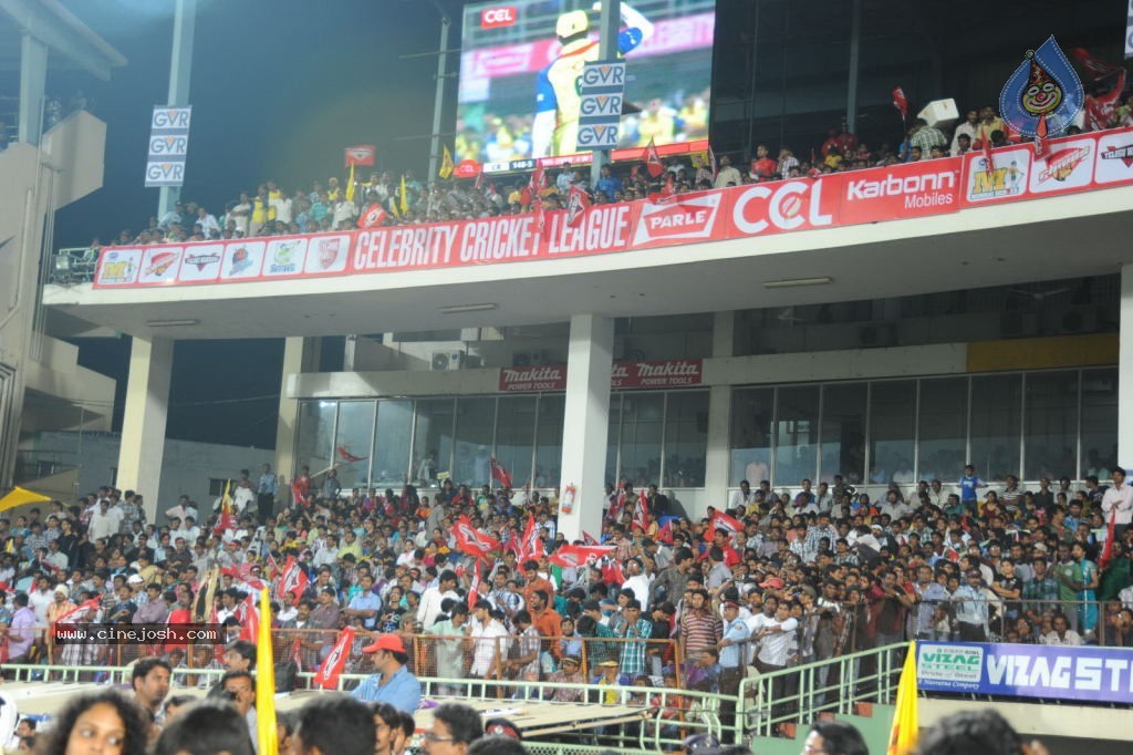 Telugu Warriors VS Chennai Rhinos Match Photos - 37 / 86 photos