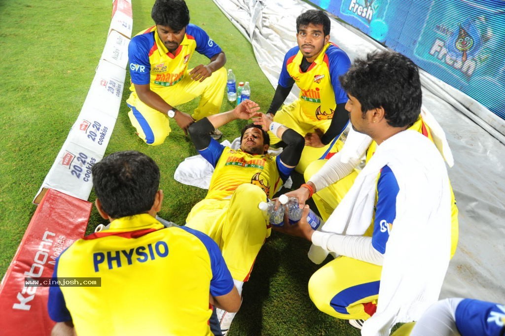 Telugu Warriors VS Chennai Rhinos Match Photos - 41 / 86 photos