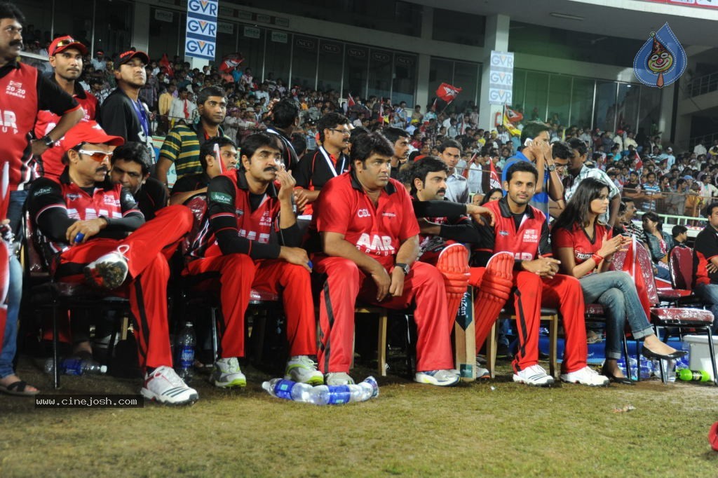 Telugu Warriors VS Chennai Rhinos Match Photos - 47 / 86 photos