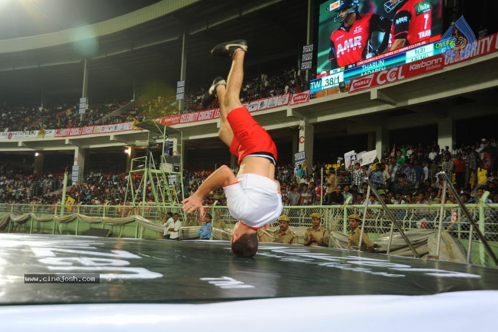 Telugu Warriors VS Chennai Rhinos Match Photos - 52 / 86 photos
