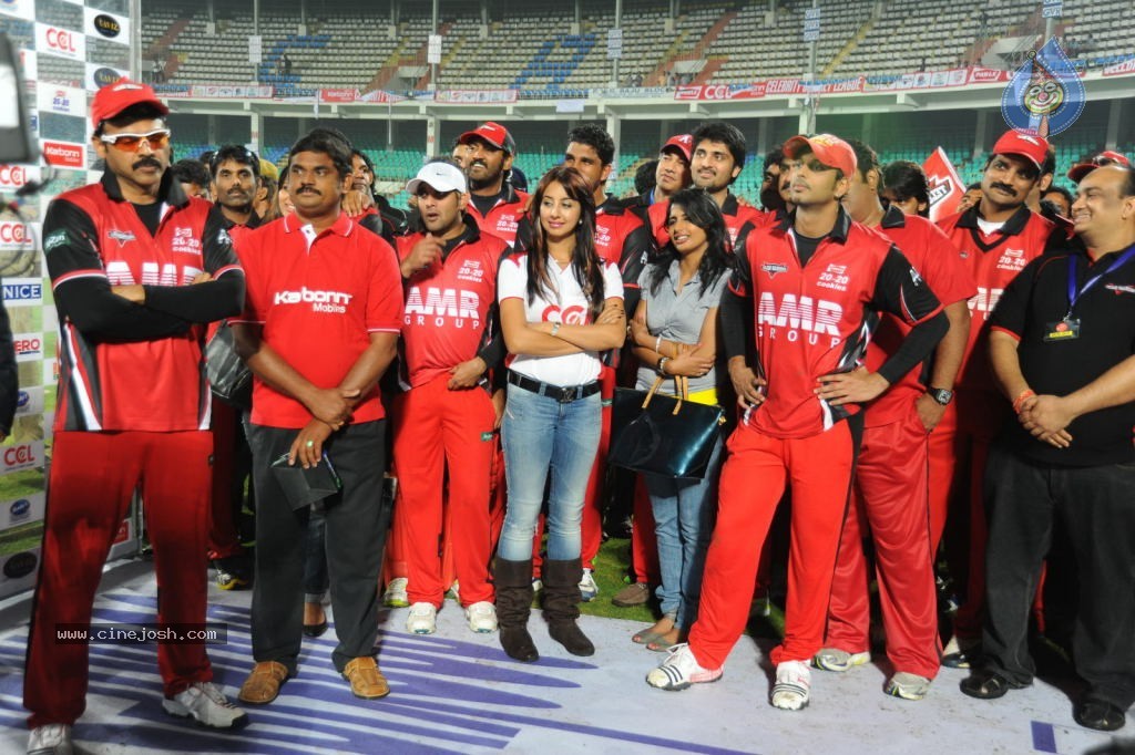 Telugu Warriors VS Chennai Rhinos Match Photos - 69 / 86 photos