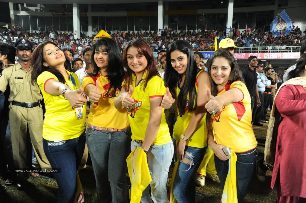Telugu Warriors VS Chennai Rhinos Match Photos - 73 / 86 photos