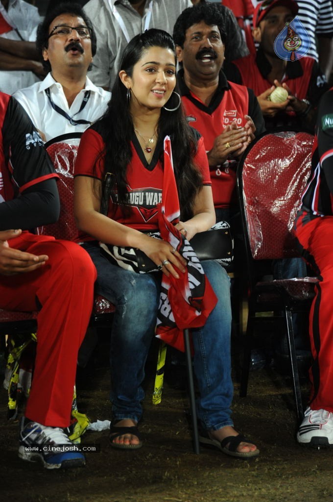 Telugu Warriors VS Chennai Rhinos Match Photos - 77 / 86 photos