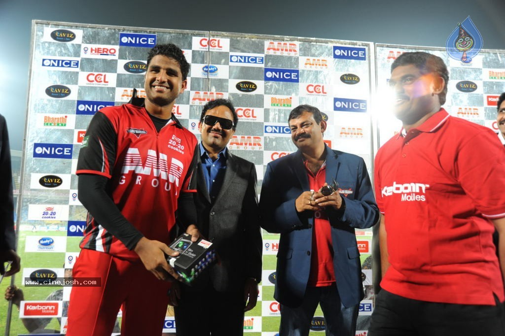 Telugu Warriors VS Chennai Rhinos Match Photos - 79 / 86 photos