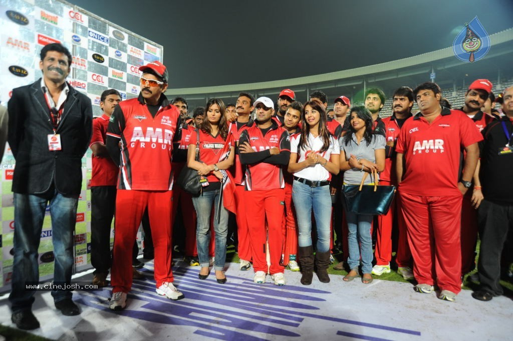 Telugu Warriors VS Chennai Rhinos Match Photos - 82 / 86 photos
