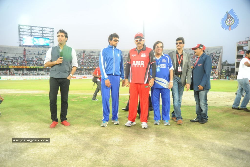 Telugu Warriors Vs Karnataka Bulldozers Match Photos 01 - 20 / 86 photos