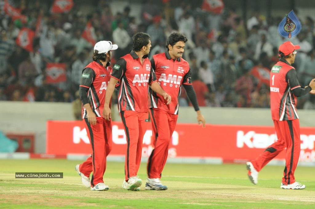 Telugu Warriors Vs Karnataka Bulldozers Match Photos 01 - 24 / 86 photos
