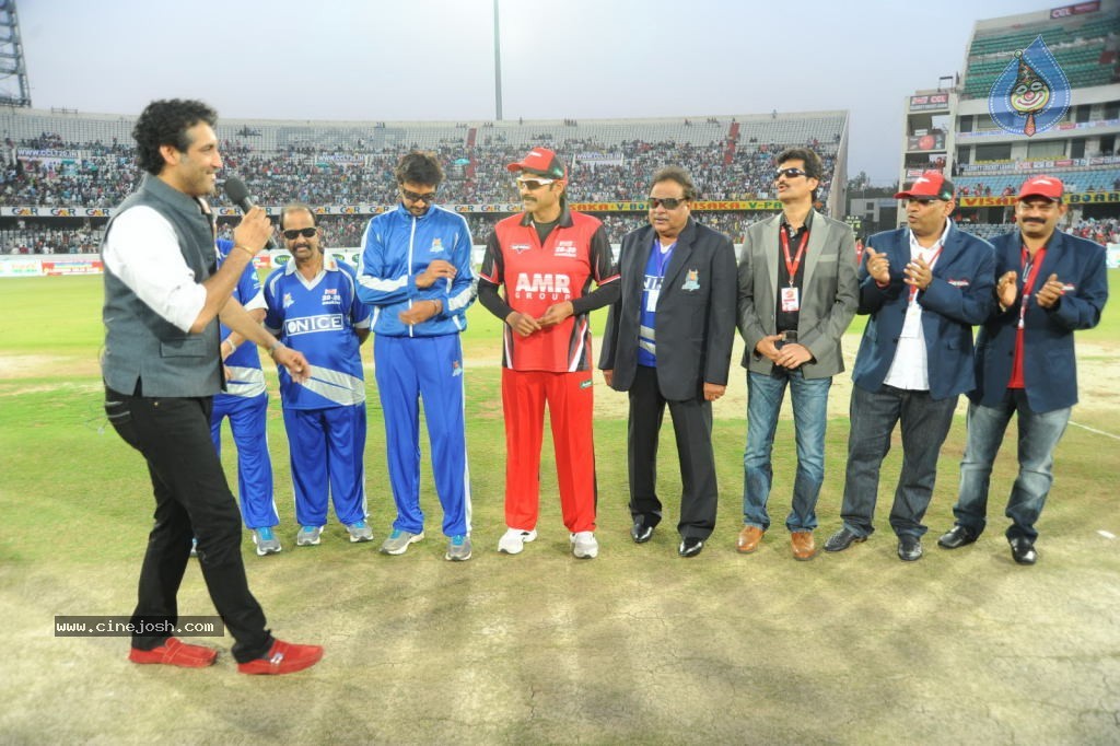 Telugu Warriors Vs Karnataka Bulldozers Match Photos 01 - 26 / 86 photos