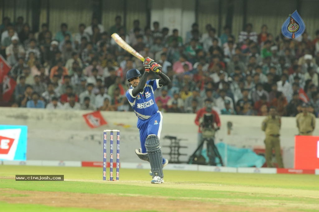 Telugu Warriors Vs Karnataka Bulldozers Match Photos 01 - 28 / 86 photos