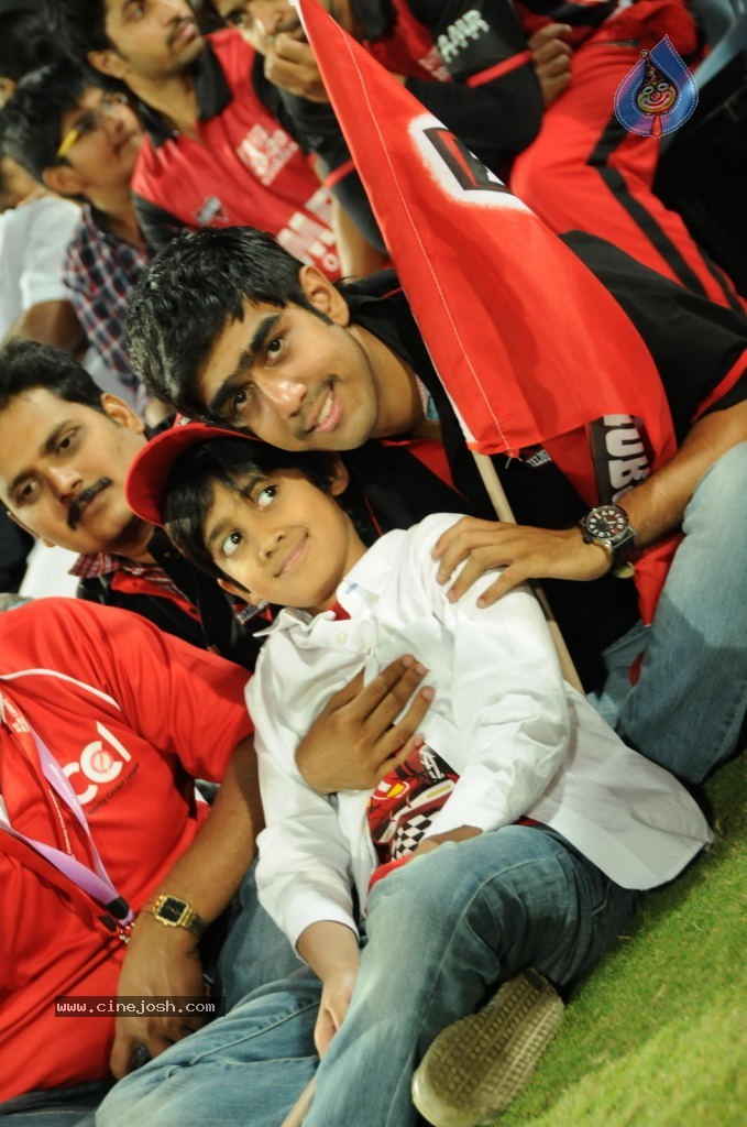 Telugu Warriors Vs Karnataka Bulldozers Match Photos 01 - 34 / 86 photos