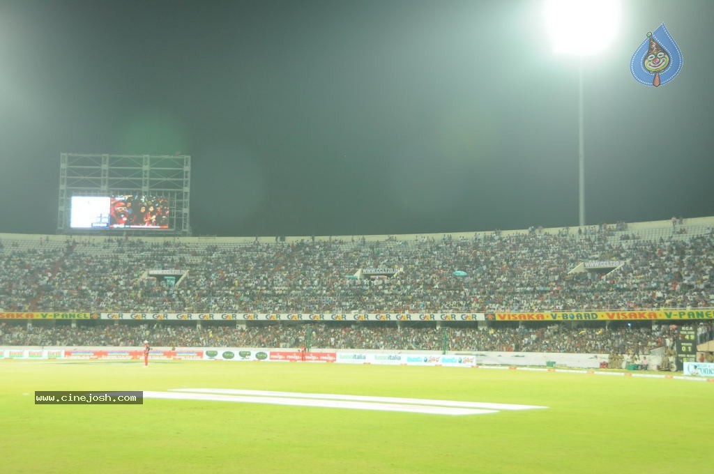 Telugu Warriors Vs Karnataka Bulldozers Match Photos 01 - 37 / 86 photos