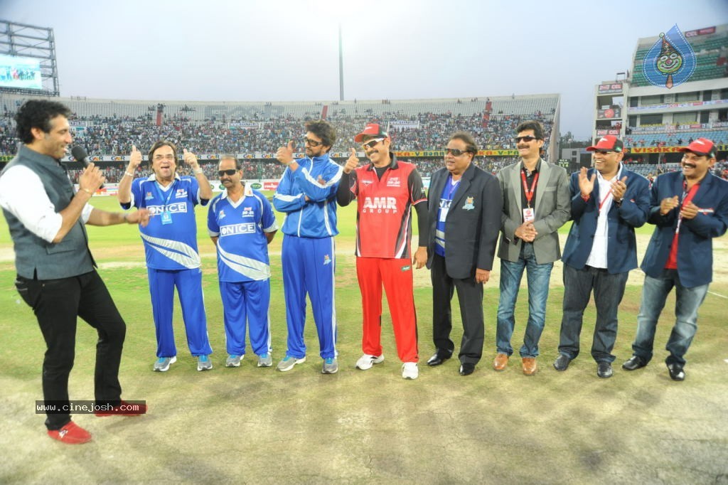 Telugu Warriors Vs Karnataka Bulldozers Match Photos 01 - 38 / 86 photos