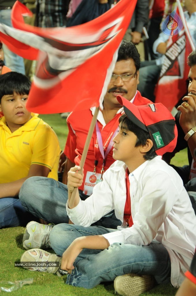 Telugu Warriors Vs Karnataka Bulldozers Match Photos 01 - 39 / 86 photos